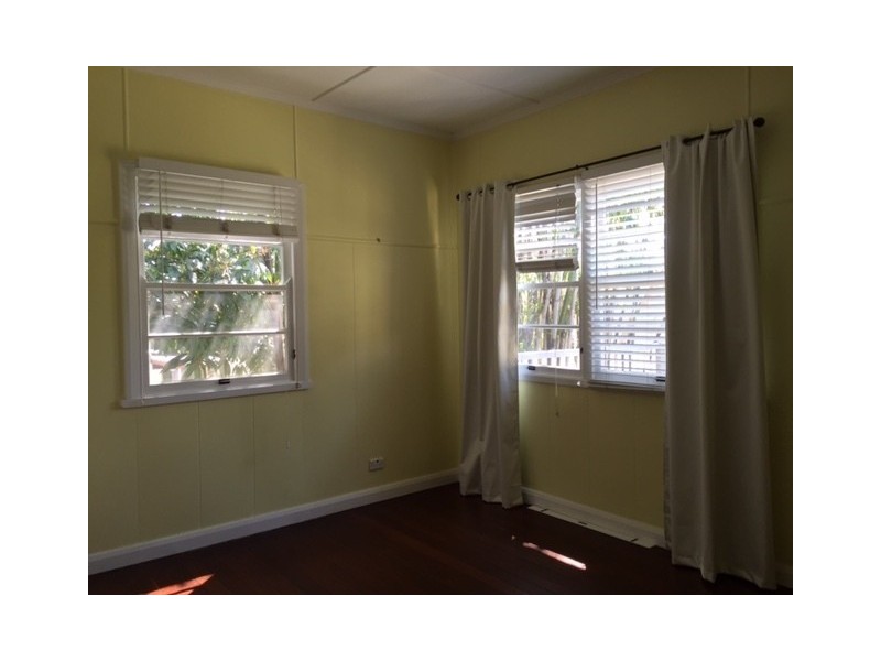 2/2 Musgrave Avenue, Southport QLD 4215