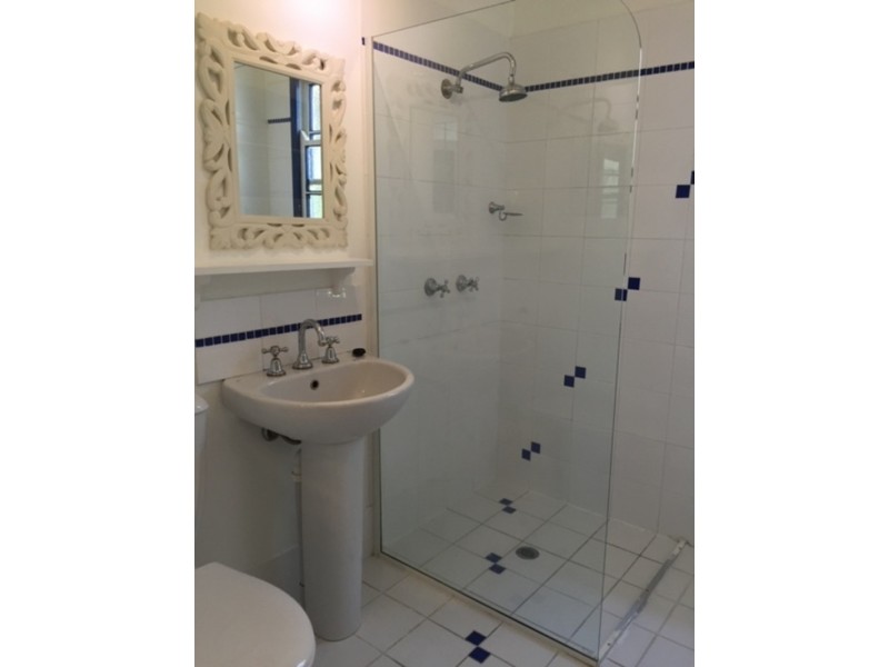 2/2 Musgrave Avenue, Southport QLD 4215