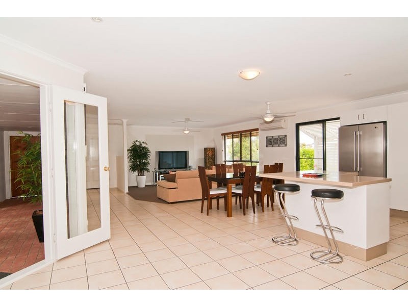 2 Mykonos Court, Kawana Island QLD 4575