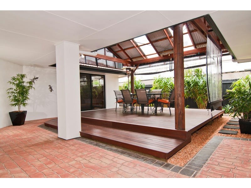 2 Mykonos Court, Kawana Island QLD 4575