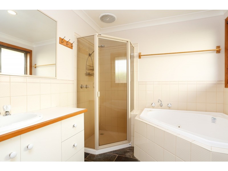 18 Rosehill Drive, Bacchus Marsh VIC 3340