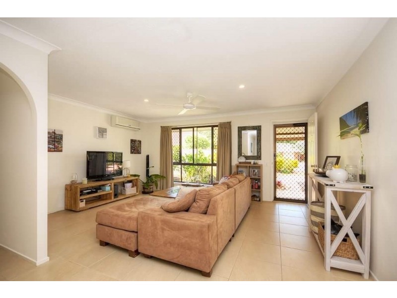 2/6 Flora Close, Burleigh Waters QLD 4220