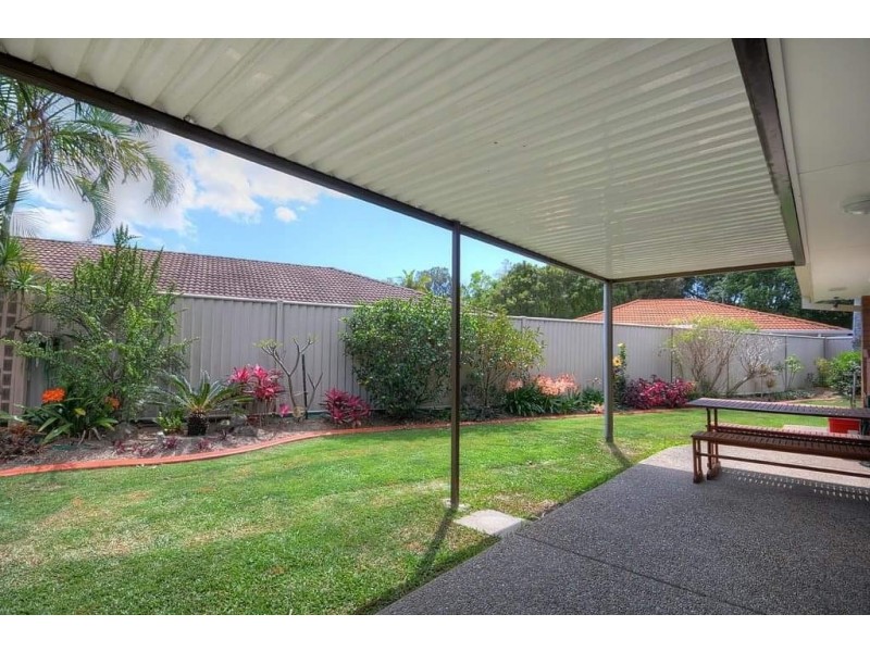 2/6 Flora Close, Burleigh Waters QLD 4220