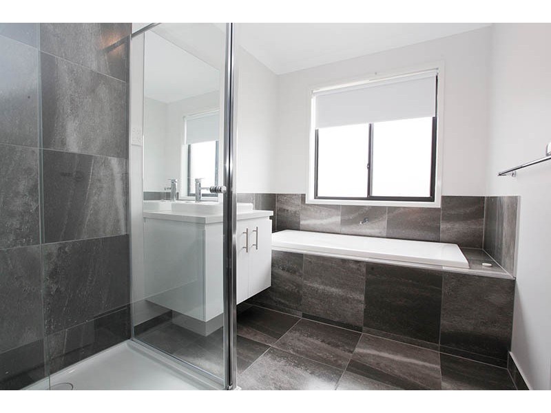 18 Temt Terrace, Waurn Ponds VIC 3216