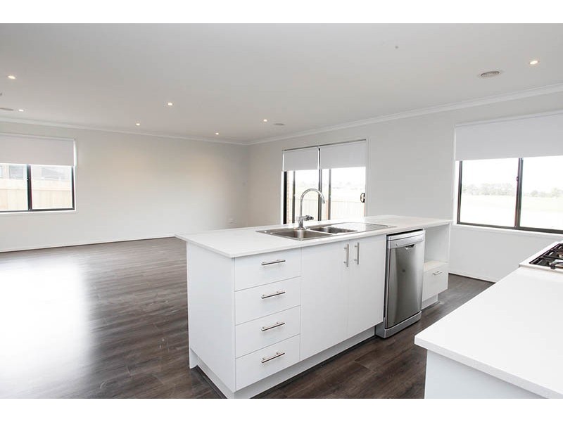 18 Temt Terrace, Waurn Ponds VIC 3216