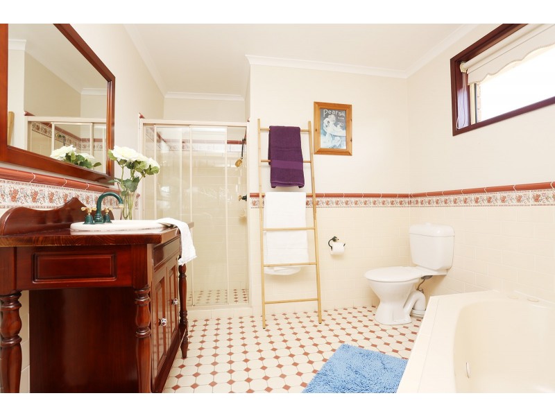 2  Wandarra Cres, Bradbury NSW 2560