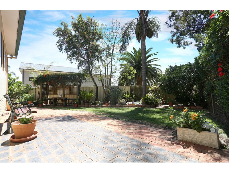 2  Wandarra Cres, Bradbury NSW 2560