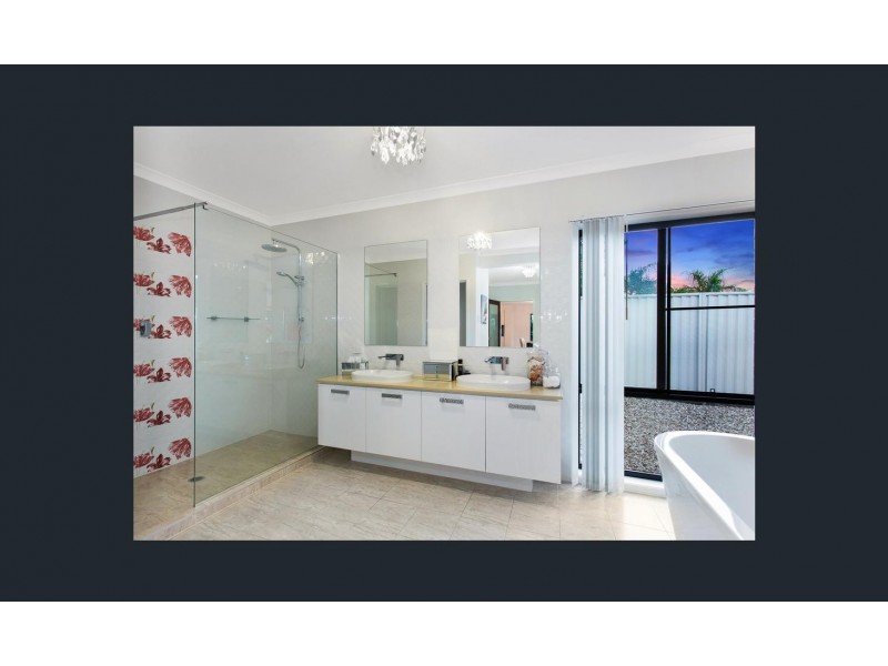 31 Roland Street, Parkinson QLD 4115