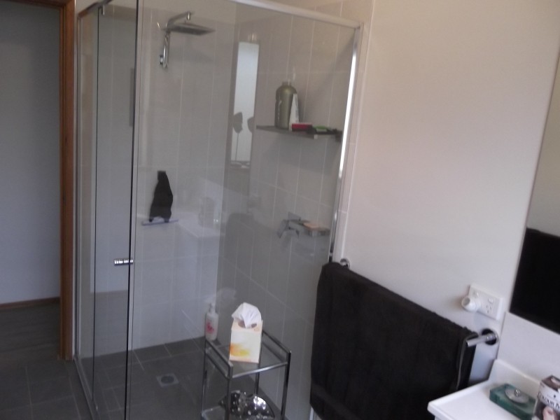 5 Meroo Road, Bomaderry NSW 2541
