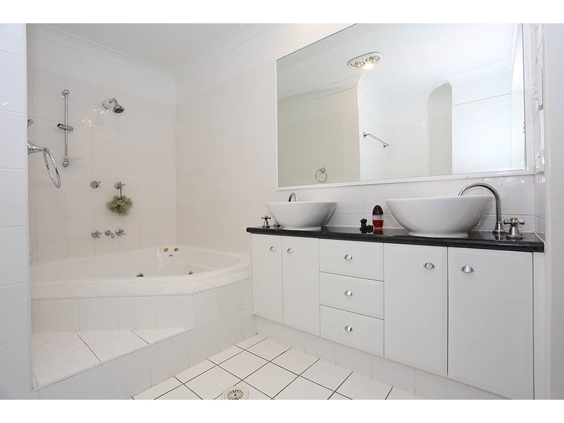 28/2 Ridgeline Way, Highland Park QLD 4211