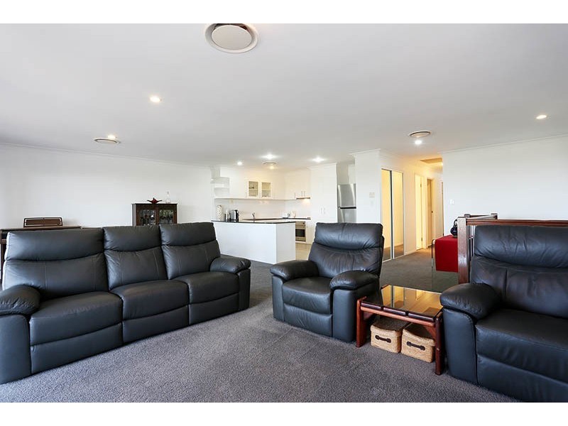 28/2 Ridgeline Way, Highland Park QLD 4211