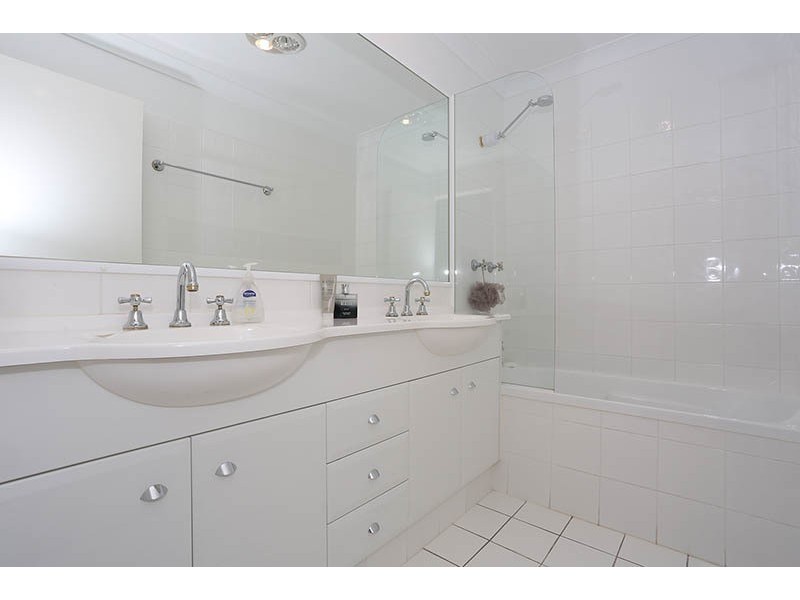 28/2 Ridgeline Way, Highland Park QLD 4211