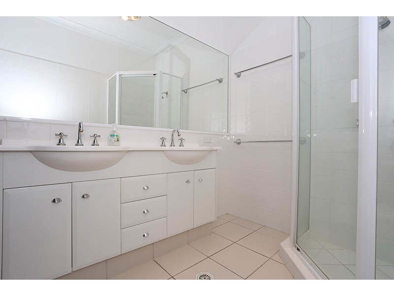 28/2 Ridgeline Way, Highland Park QLD 4211