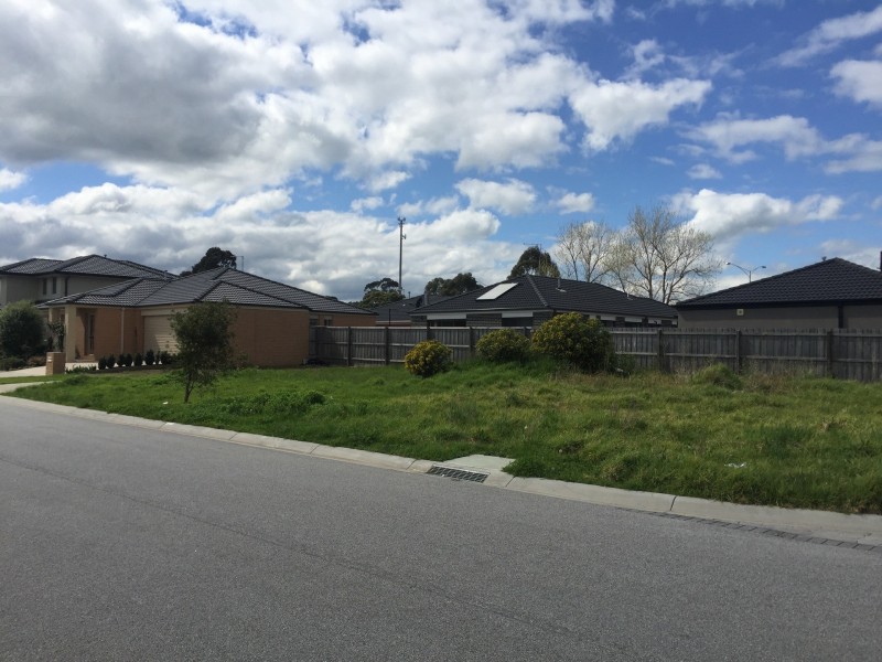 69 Fallingwater Drive, Pakenham VIC 3810