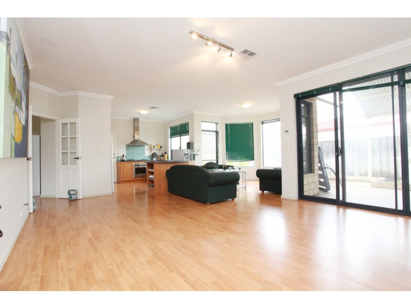 19 Glenelg Way, Meadow Springs WA 6210