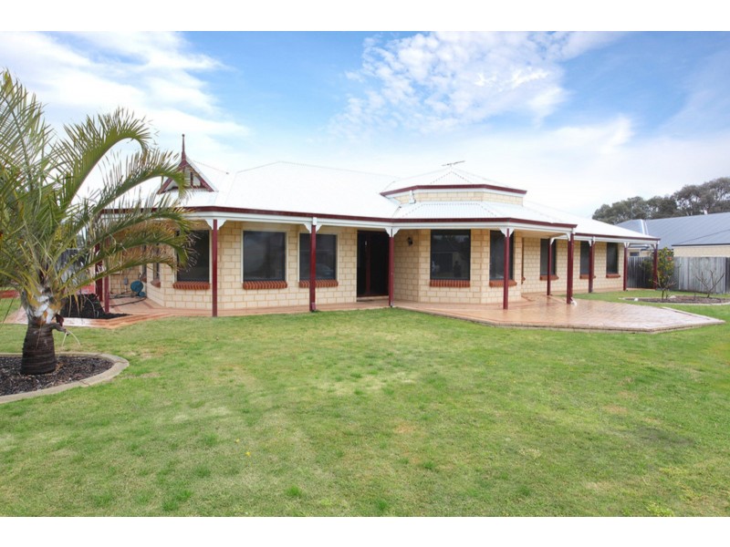 19 Glenelg Way, Meadow Springs WA 6210