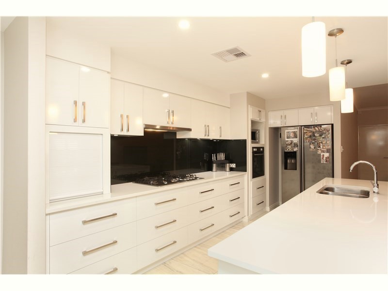 12 Torwood Edge, Halls Head WA 6210