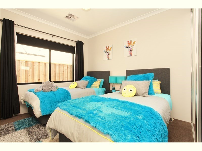 12 Torwood Edge, Halls Head WA 6210