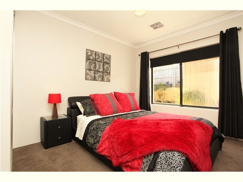 12 Torwood Edge, Halls Head WA 6210