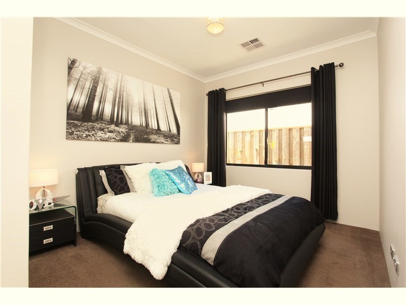 12 Torwood Edge, Halls Head WA 6210