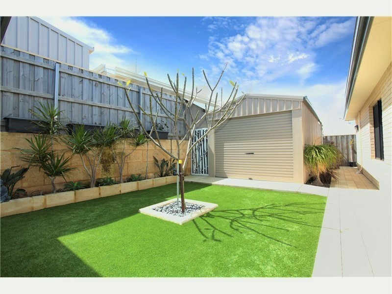 12 Torwood Edge, Halls Head WA 6210