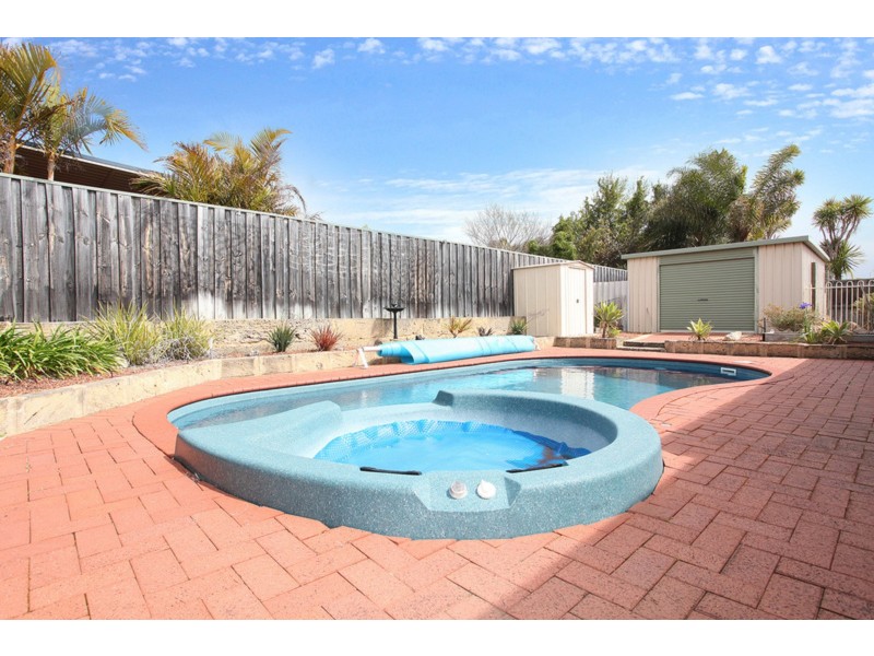 19 Grandmere Pde, Meadow Springs WA 6210