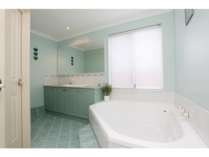 19 Grandmere Pde, Meadow Springs WA 6210