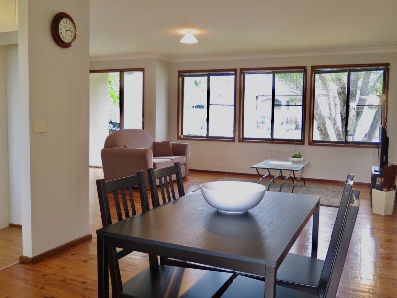 17 Hughes Drive, Albion Park NSW 2527