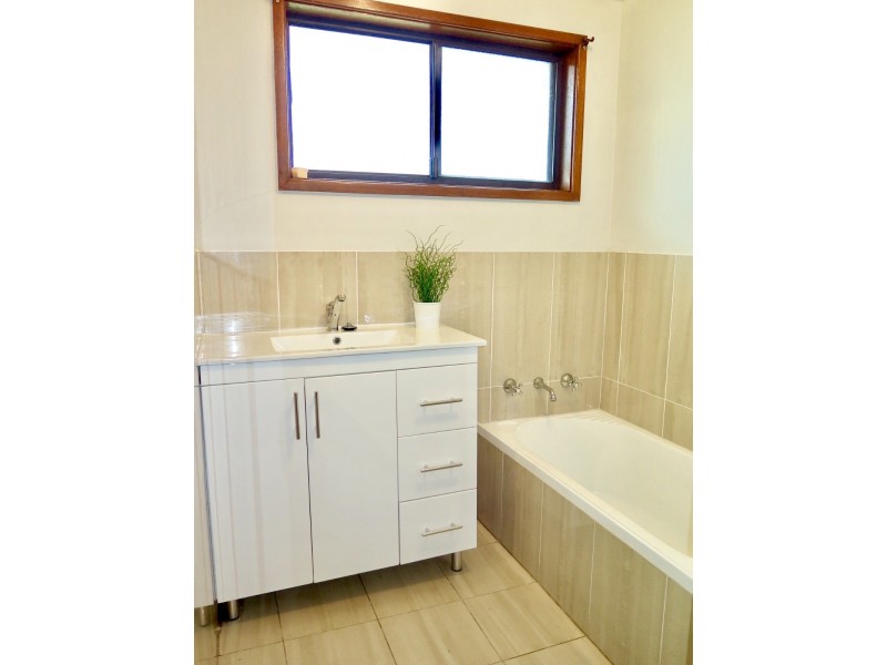 17 Hughes Drive, Albion Park NSW 2527