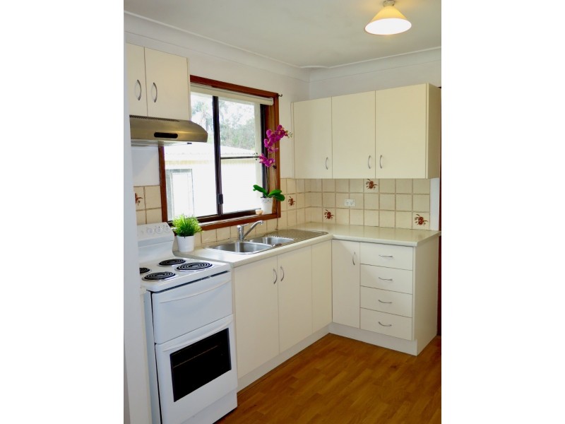 17 Hughes Drive, Albion Park NSW 2527