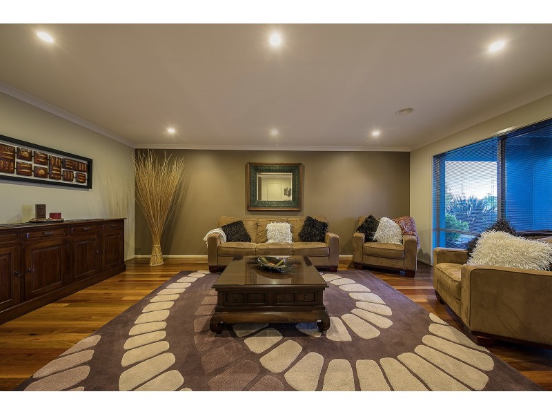 25 Sunset Blvd, Eagle Point VIC 3878