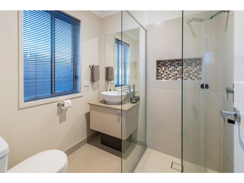 25 Sunset Blvd, Eagle Point VIC 3878