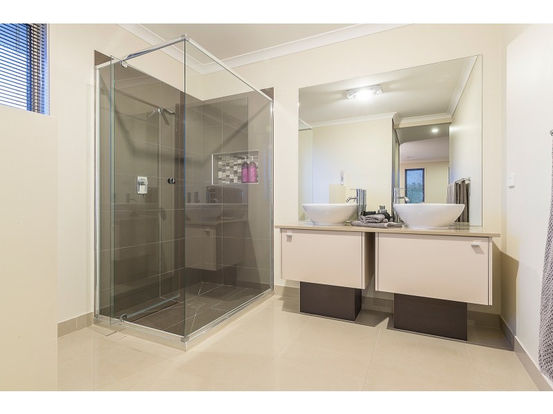 25 Sunset Blvd, Eagle Point VIC 3878