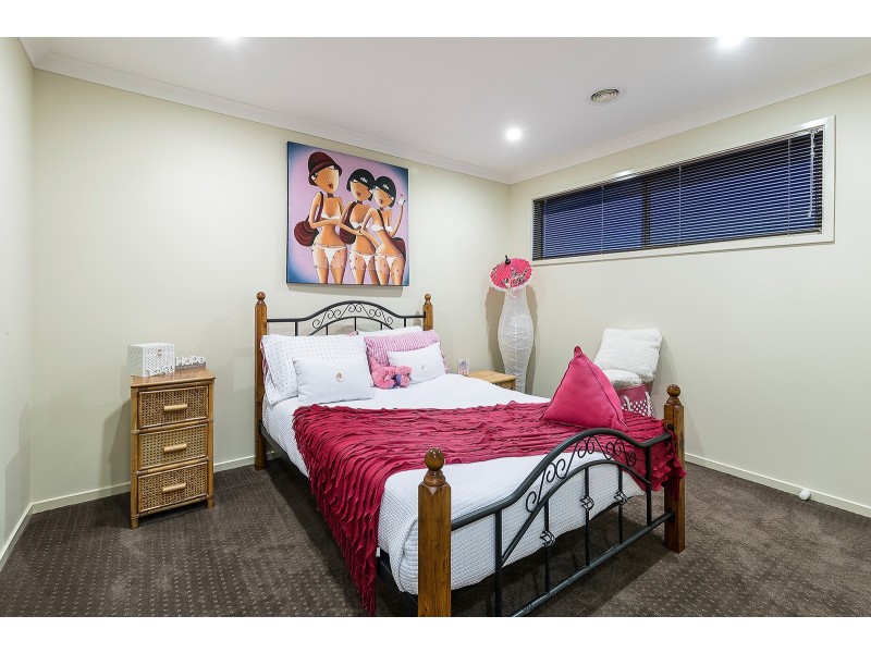 25 Sunset Blvd, Eagle Point VIC 3878