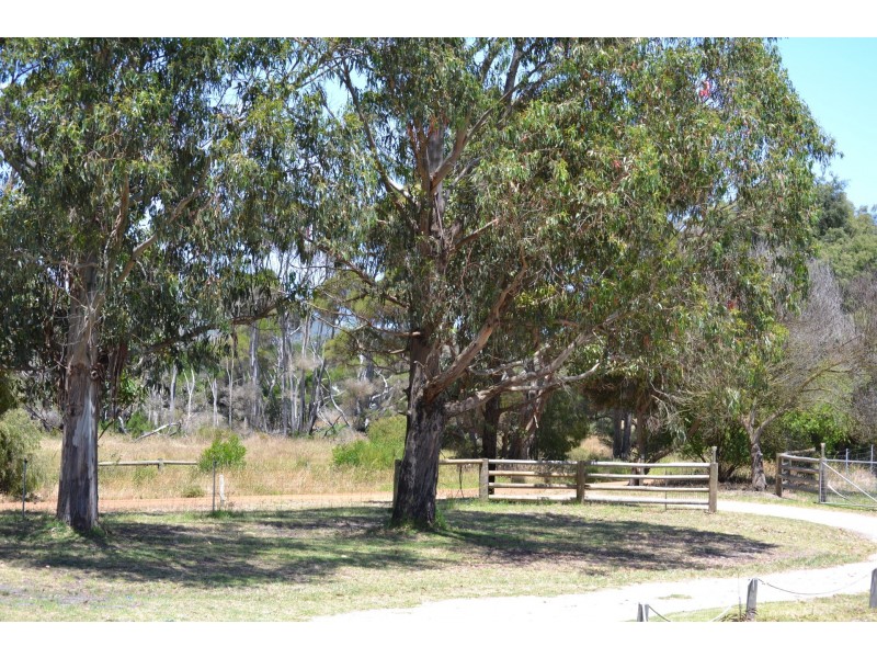 130 Lake Saide North Road, Youngs Siding WA 6330