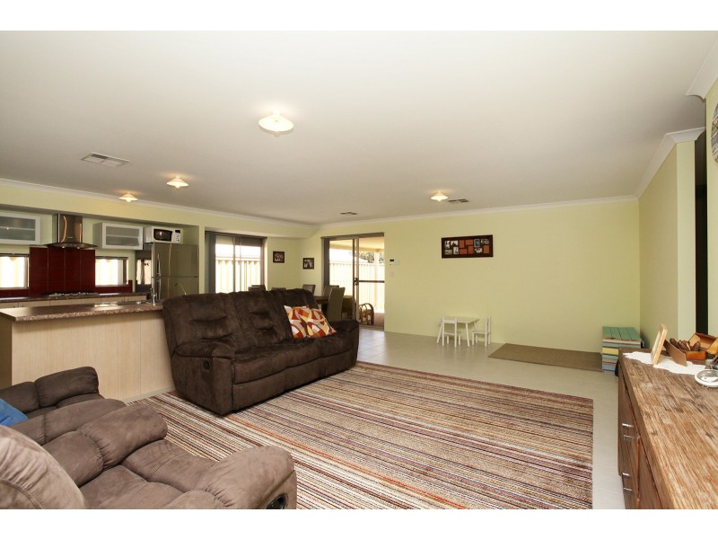 24(OM) 21.05 Oakbank Crescent, Butler WA 6036