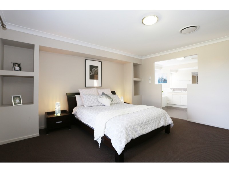 18-30 Borrowdale Court, Mundoolun QLD 4285