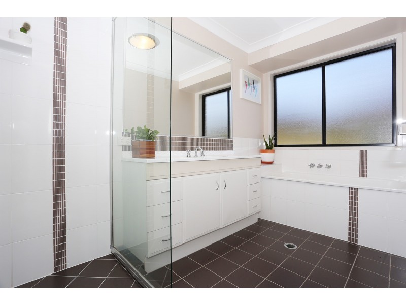 18-30 Borrowdale Court, Mundoolun QLD 4285