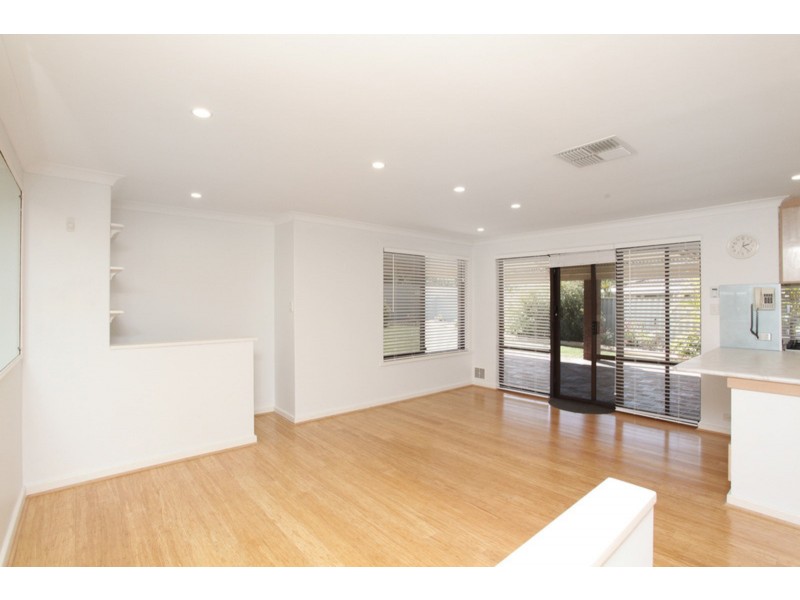 7 Howlett Place, Leeming WA 6149