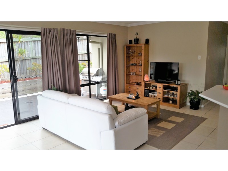 27 TREELINE CIRCUIT, Upper Coomera QLD 4209