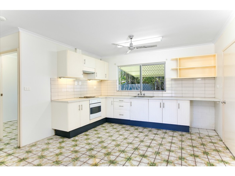 9 SILKWOOD CL, Manoora QLD 4870