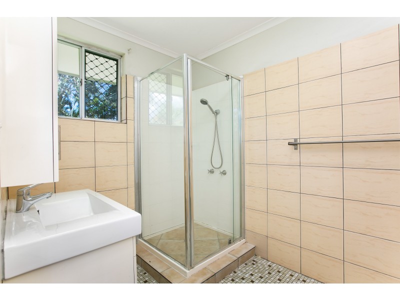 9 SILKWOOD CL, Manoora QLD 4870