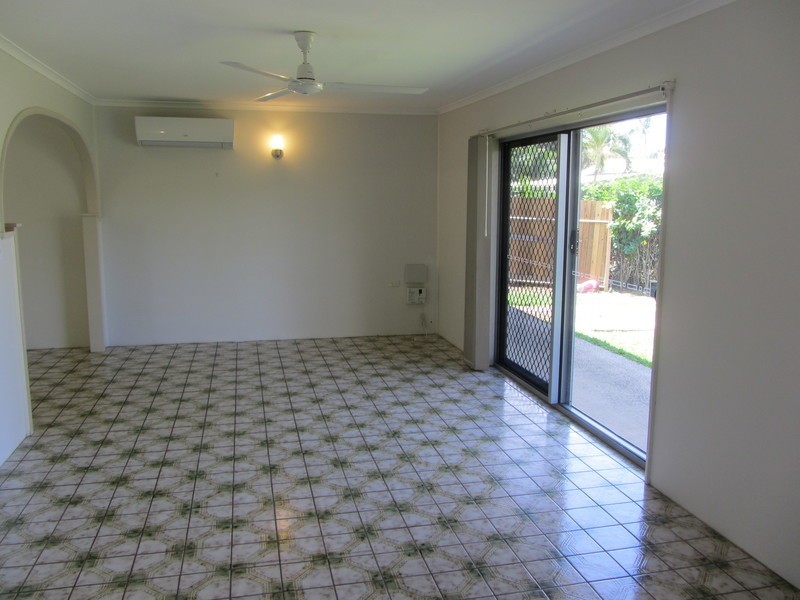 9 SILKWOOD CL, Manoora QLD 4870