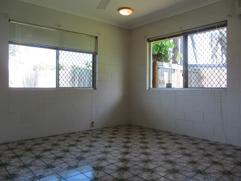 9 SILKWOOD CL, Manoora QLD 4870