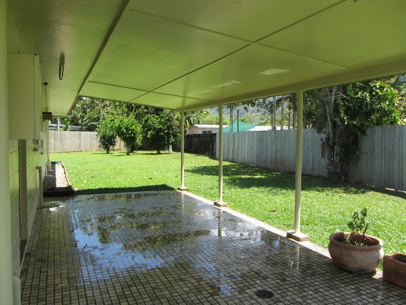 9 SILKWOOD CL, Manoora QLD 4870