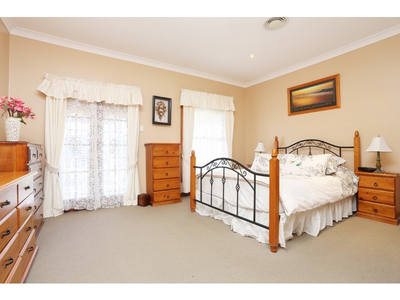 5 Vaucluse Place, Glen Alpine NSW 2560