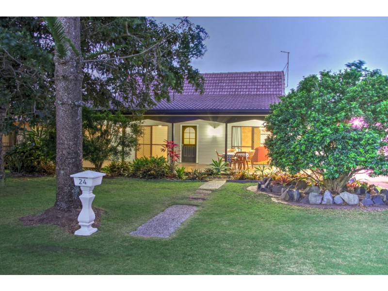 24 Holiday Parade, Scarness QLD 4655