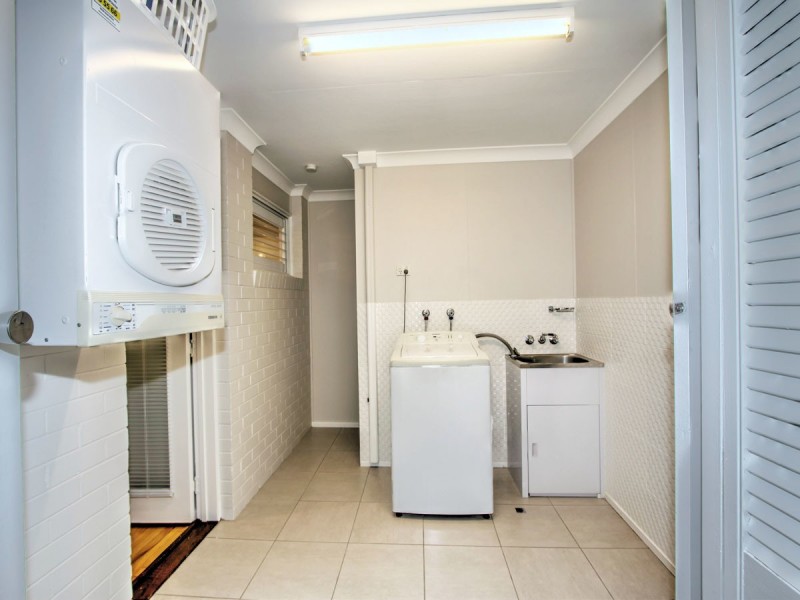 24 Holiday Parade, Scarness QLD 4655