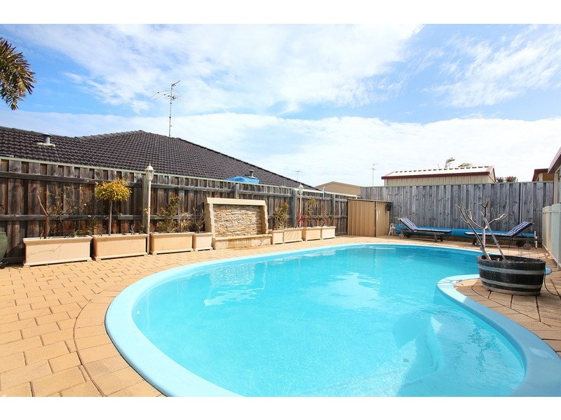 24 Seaforth Drive, Halls Head WA 6210
