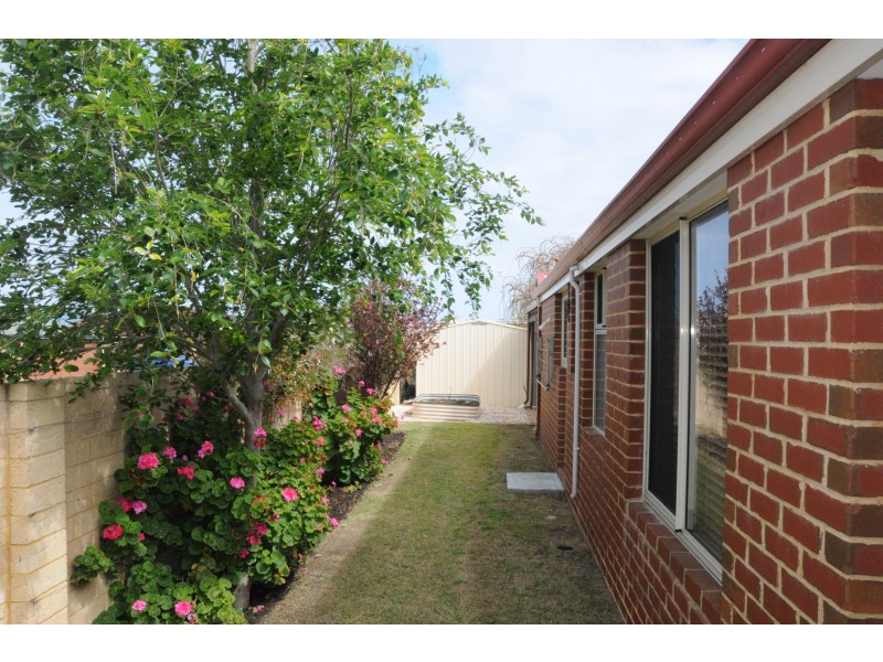 24 Seaforth Drive, Halls Head WA 6210